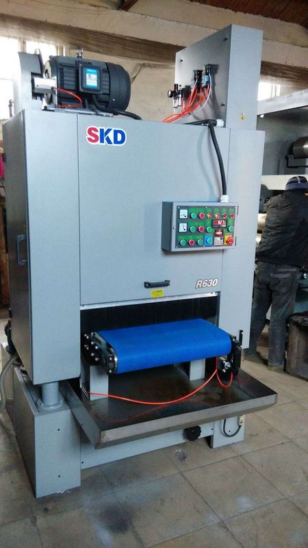Metal smooth / clean Surface Deburring Machine For Removing Burrs