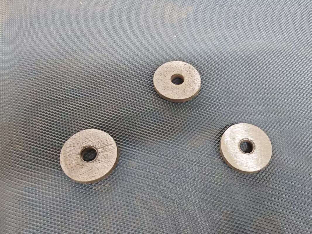 Power supply 380v 50Hz Or On Request Metal Wide Belt Sander Equipped with 22kw 22kw Motor Frequency Control Providing Metal Surface Sanding