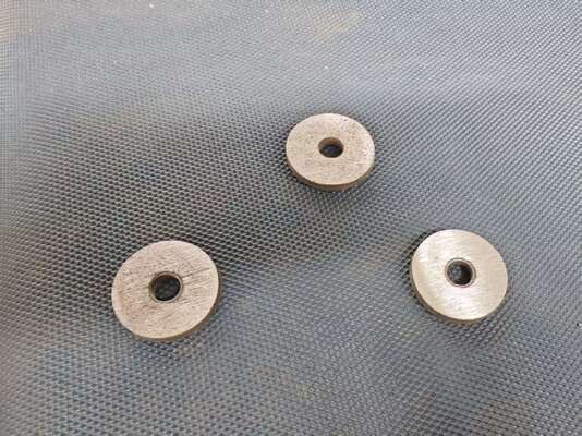 Fuente de alimentación 380v 50Hz o a pedido Sandro de banda ancha de metal Equipado con control de frecuencia de motor de 22kw 22kw que proporciona lija de superficie de metal